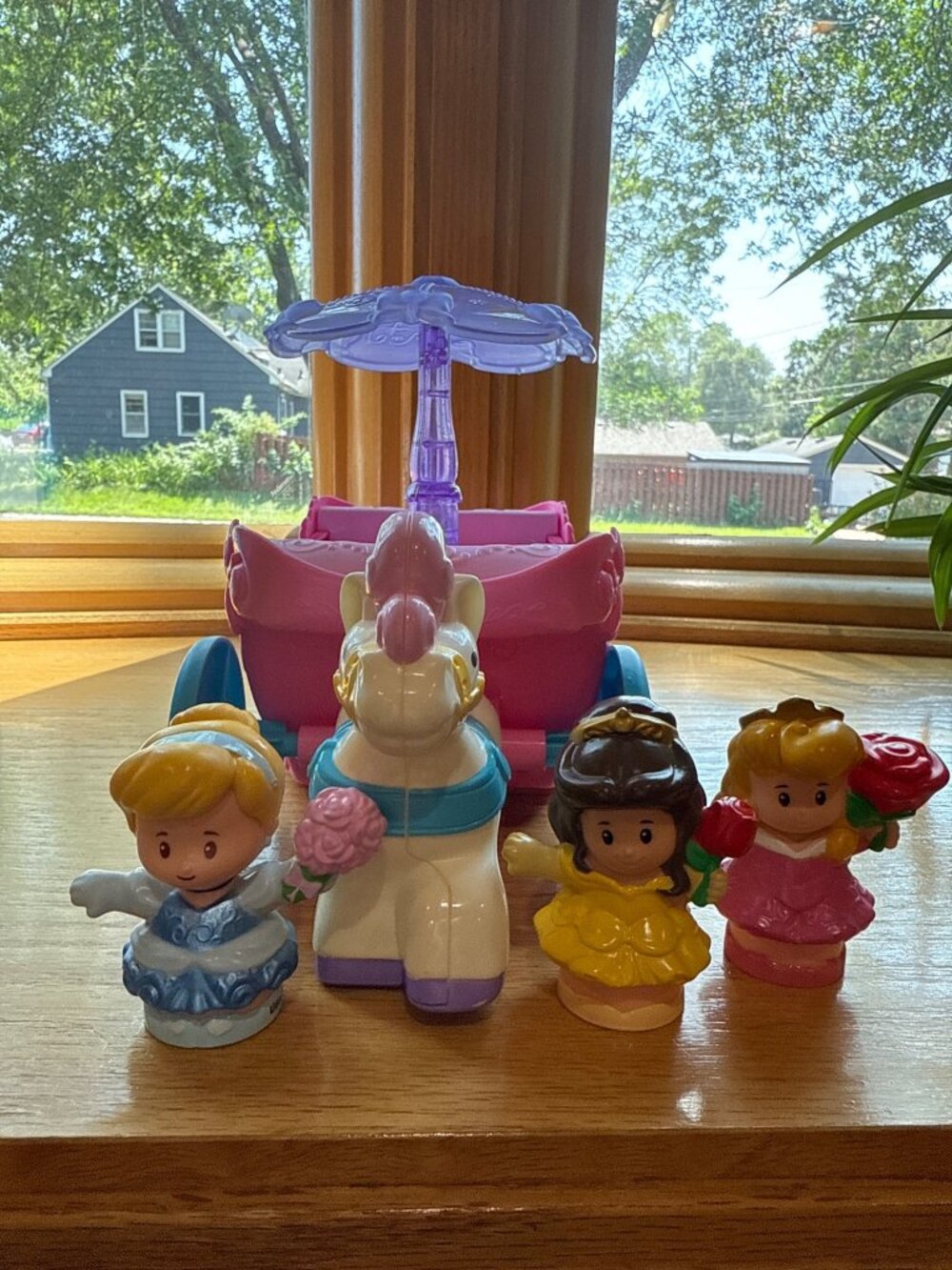 Little People Disney Princess Parade Carriage With Cinderella Belle & Aurora Fig